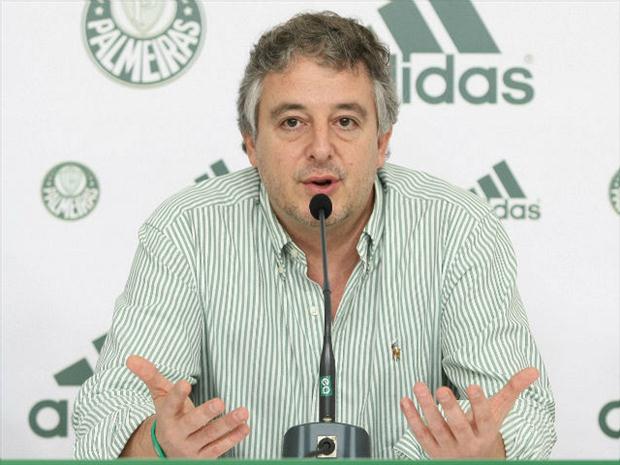 Presidente do Palmeiras, Paulo Nobre fala em coletiva.