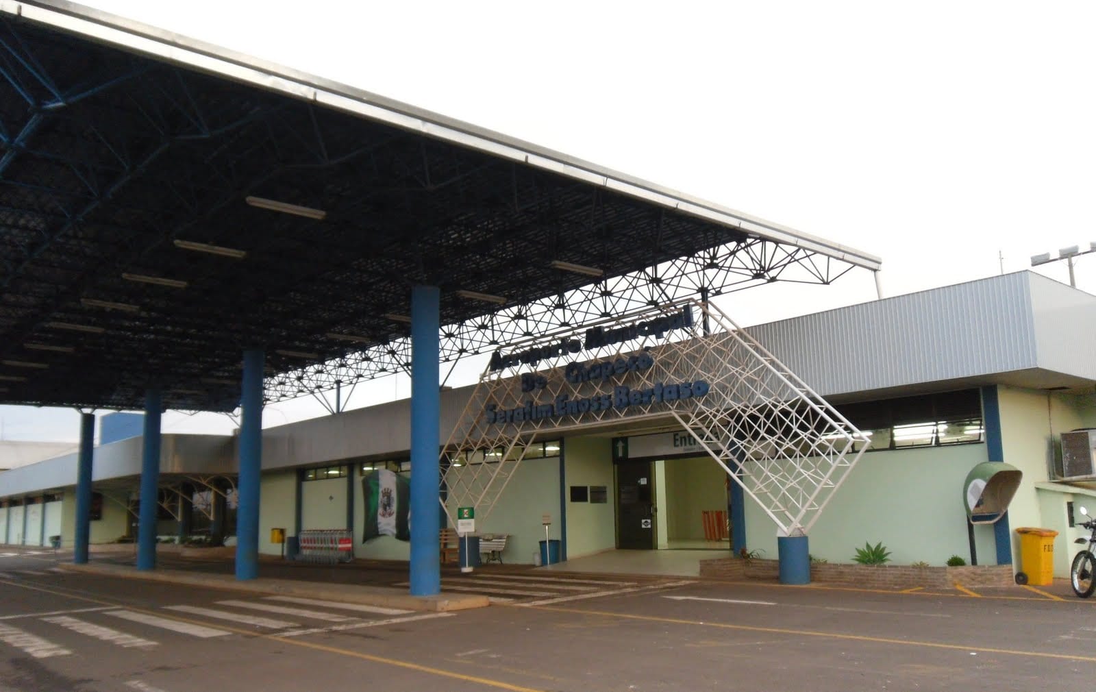Entrada do aeroporto de Chapecó, em Santa Catarina.