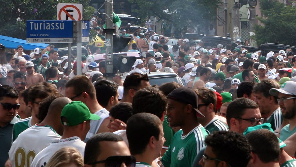 Torcida do Palmeiras na Rua Palestra Itália