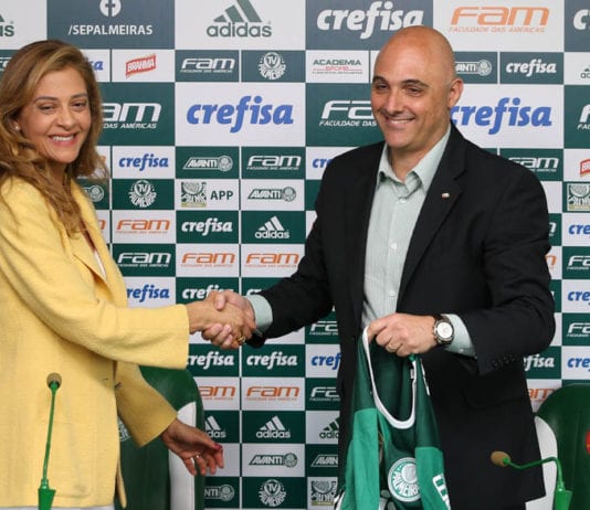 O presidente Mauricio Galiotte, da SE Palmeiras, concede entrevista coletiva com a presidente da Crefisa, Leila Pereira (E), para anunciar a renovação do contrato de patrocínio com o clube, após treinamento, na Academia de Futebol.