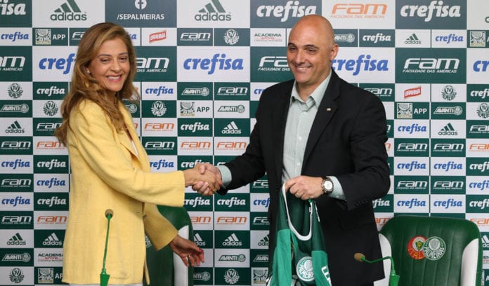 O presidente Mauricio Galiotte, da SE Palmeiras, concede entrevista coletiva com a presidente da Crefisa, Leila Pereira (E), para anunciar a renovação do contrato de patrocínio com o clube, após treinamento, na Academia de Futebol.