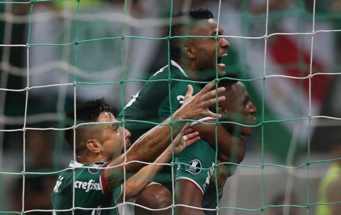 O jogador Mina, da SE Palmeiras, comemora seu gol contra a equipe do C Jorge Wilstermann, durante partida válida pela primeira fase, da Copa Libertadores, na Arena Allianz Parque.