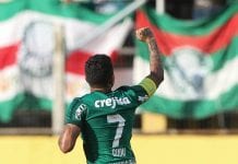 O jogador Dudu, da SE Palmeiras, comemora seu gol contra a equipe do CA Bragantino, durante partida válida pela quarta rodada, do Campeonato Paulista, Série A1, no Estádio Nabi Abi Chedid.