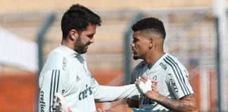 Juninho e Luan treinam na Academia de Futebol do Palmeiras