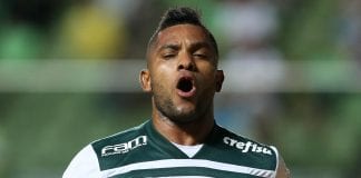 O jogador Borja, da SE Palmeiras, comemora seu gol contra a equipe do América FC, durante partida válida pelas oitavas de final (ida), da Copa do Brasil, no Estádio Independência.