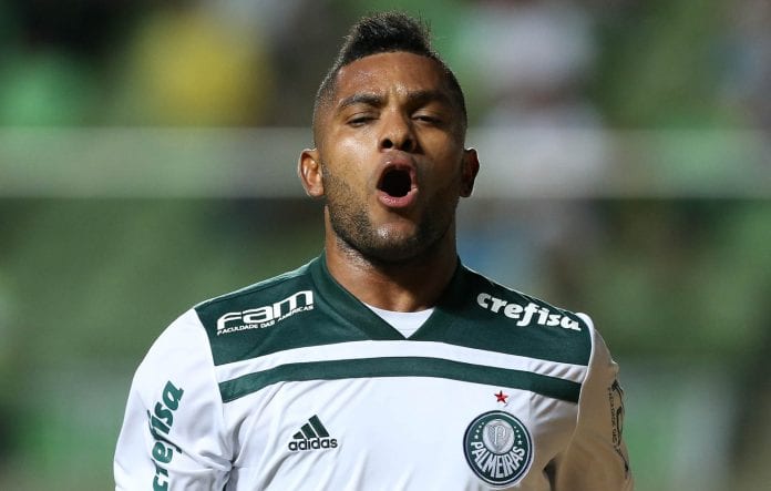 O jogador Borja, da SE Palmeiras, comemora seu gol contra a equipe do América FC, durante partida válida pelas oitavas de final (ida), da Copa do Brasil, no Estádio Independência.