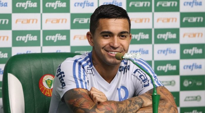O jogador Dudu, da SE Palmeiras, concede entrevista coletiva, antes do treinamento, na Academia de Futebol.
