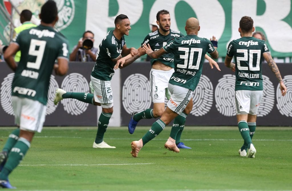 O jogador Edu Dracena, da SE Palmeiras, comemora seu gol contra a equipe do EC Vitória, durante partida valida pela trigésima oitava rodada, do Campeonato Brasileiro, Série A, na Arena Allianz Parque.