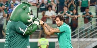 Ricardo Goulart se apresenta ao Palmeiras