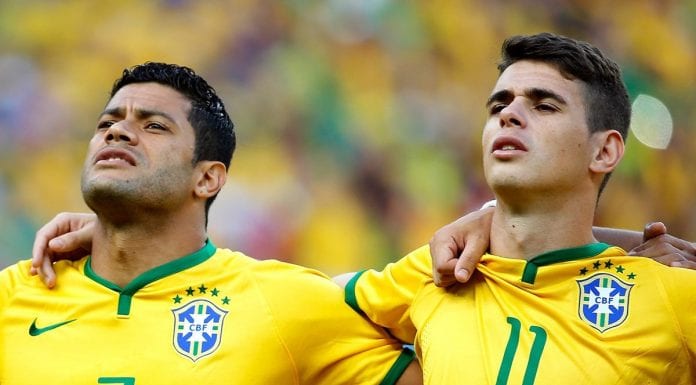 Hulk vestindo a camisa da Seleção Brasileira
