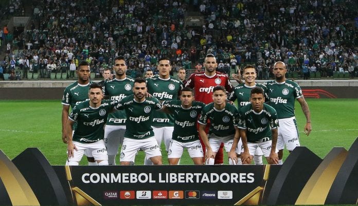 O time da SE Palmeiras, posa para foto em jogo contra a equipe do CD Godoy Cruz AT, durante partida de volta, válida pelas oitavas de final, da Copa Libertadores, na Arena Allianz Parque.
