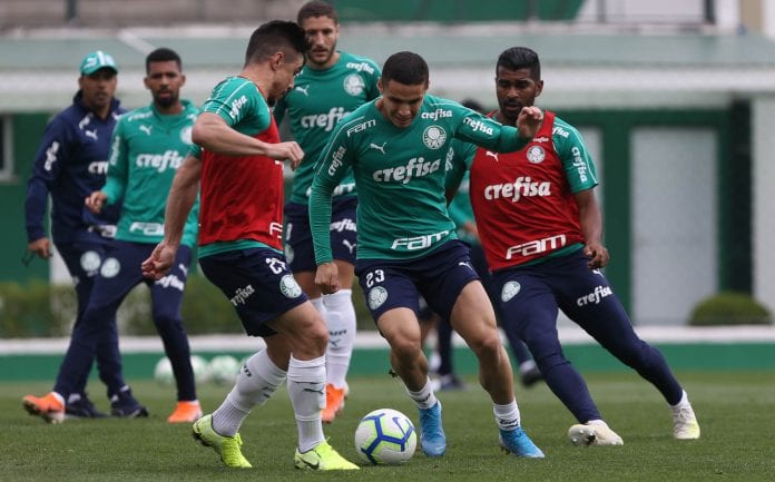 Raphael Veiga treina no Palmeiras