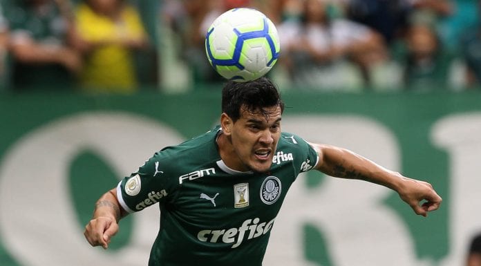 O jogador Gustavo Gómez, da SE Palmeiras, em jogo contra a equipe do C Atlético Mineiro, durante partida válida pela vigésima terceira rodada, do Campeonato Brasileiro, Série A, na arena Allianz Parque.