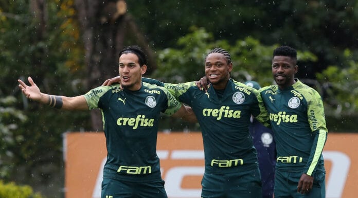 Os jogadores Gustavo Gómez, Luiz Adriano e Ramires (E/D), da SE Palmeiras, durante treinamento, na Academia de Futebol.