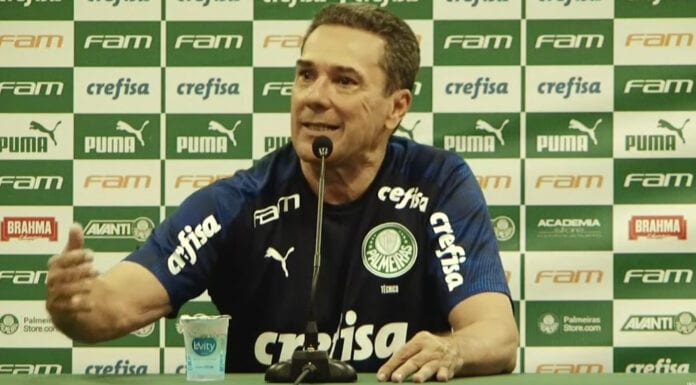Vanderlei Luxemburgo, técnico do Palmeiras, conversa com os jornalistas.