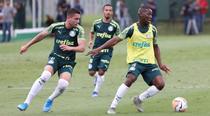 Os jogadores Luan e Patrick de Paula (D), da SE Palmeiras, durante treinamento, na Academia de Futebol. (Foto: Cesar Greco)