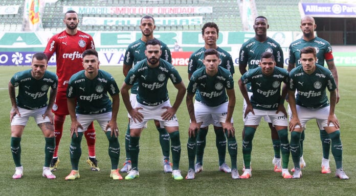 Palmeiras em formação no Allianz Parque.