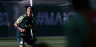 Gustavo Gomez treina na Academia de Futebol do Palmeiras.