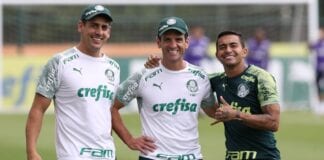 Maldonado, à esquerda, e Schiavo, ao lado de Dudu na Academia de Futebol do Palmeiras.