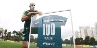 Weverton, goleiro do Palmeiras, completou 100 jogos com a camisa alviverde.