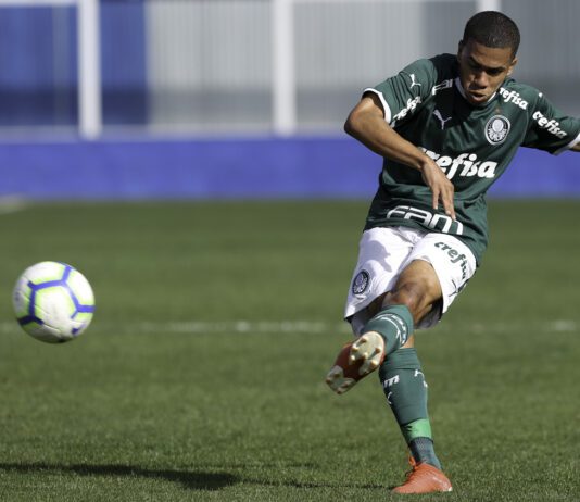 Lucas Esteves merece receber oportunidades com a camisa do Palmeiras