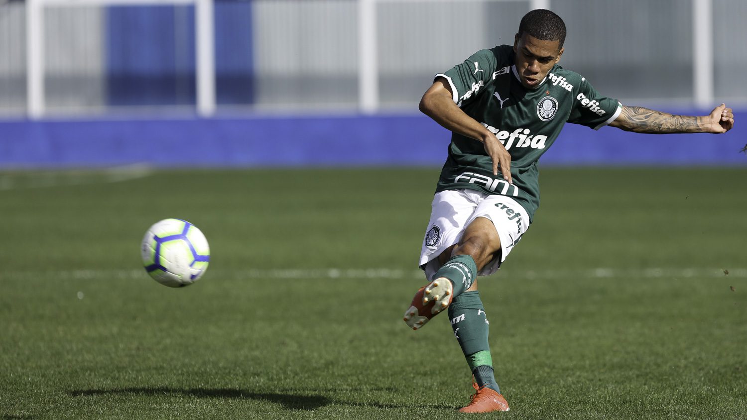 Lucas Esteves merece receber oportunidades com a camisa do Palmeiras