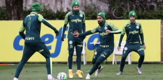 Jogadores do Palmeiras treinam na Academia de Futebol.