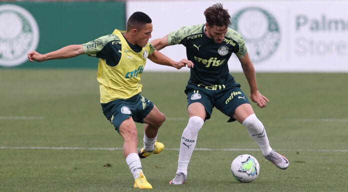 Matías Viña treina na Academia de Futebol do Palmeiras.