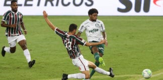 Luiz Adriano marca gol para o Palmeiras no Maracanã.