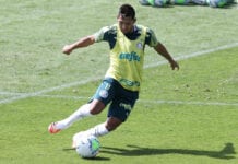 Rony treina na Academia de Futebol do Palmeiras.