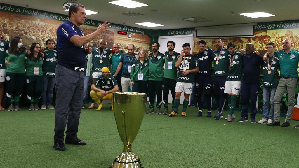 O técnico Vanderlei Luxemburgo, da SE Palmeiras, comemora a conquista do do Campeonato Paulista, Série A1, na arena Allianz Parque contra a equipe do SC Corinthians P.