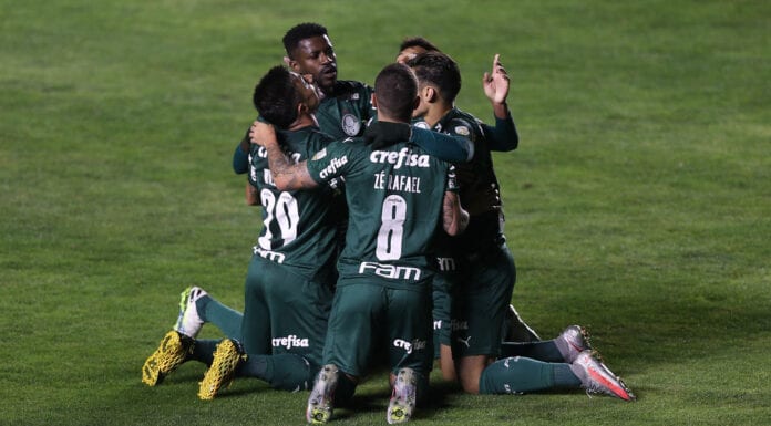 Jogadores do Palmeiras comemoram gol contra o Bolívar, em La Paz, pela Libertadores 2020.