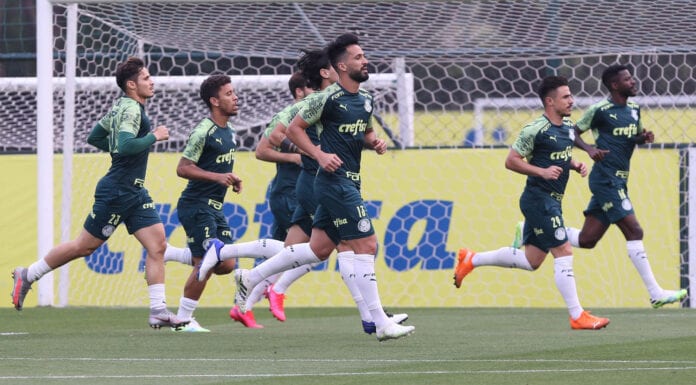 Os jogadores da SE Palmeiras, durante treinamento, na Academia de Futebol. (Foto: Cesar Greco)