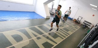 Willian treina na Academia de Futebol do Palmeiras.
