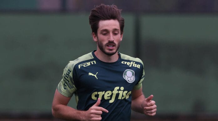 Matías Viña treina na Academia de Futebol do Palmeiras