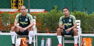 Os jogadores Renan e Gabriel Silva (D), da SE Palmeiras, durante treinamento, na Academia de Futebol. (Foto: Cesar Greco)