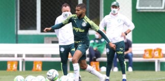 Wesley treina na Academia de Futebol do Palmeiras