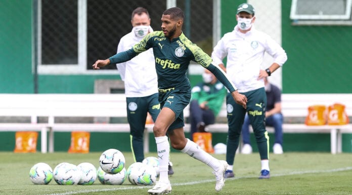 Wesley treina na Academia de Futebol do Palmeiras