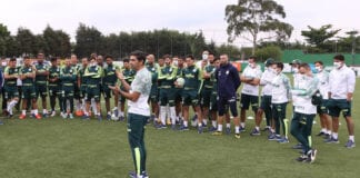 Abel Ferreira conversa com o elenco do Palmeiras