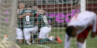 Jogadores do Palmeiras comemoram gol no Allianz Parque