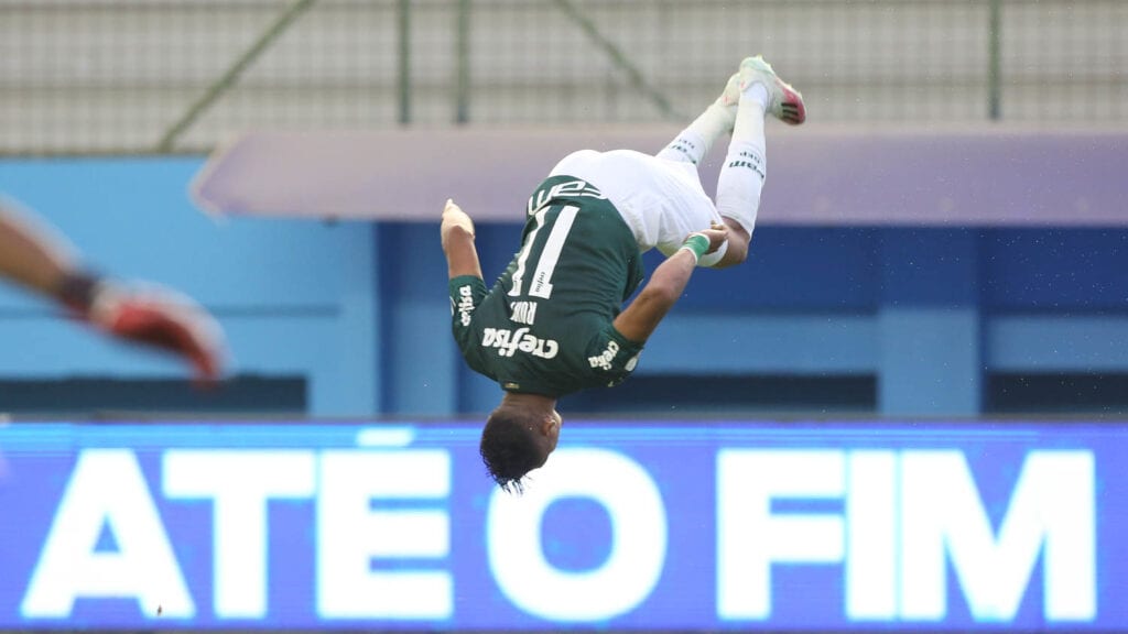 O jogador Rony, da SE Palmeiras, comemora seu gol contra a equipe do Delfín SC, durante partida válida pelas oitavas de final (ida), da Copa Libertadores, no estádio Jocay. (Foto: Cesar Greco)