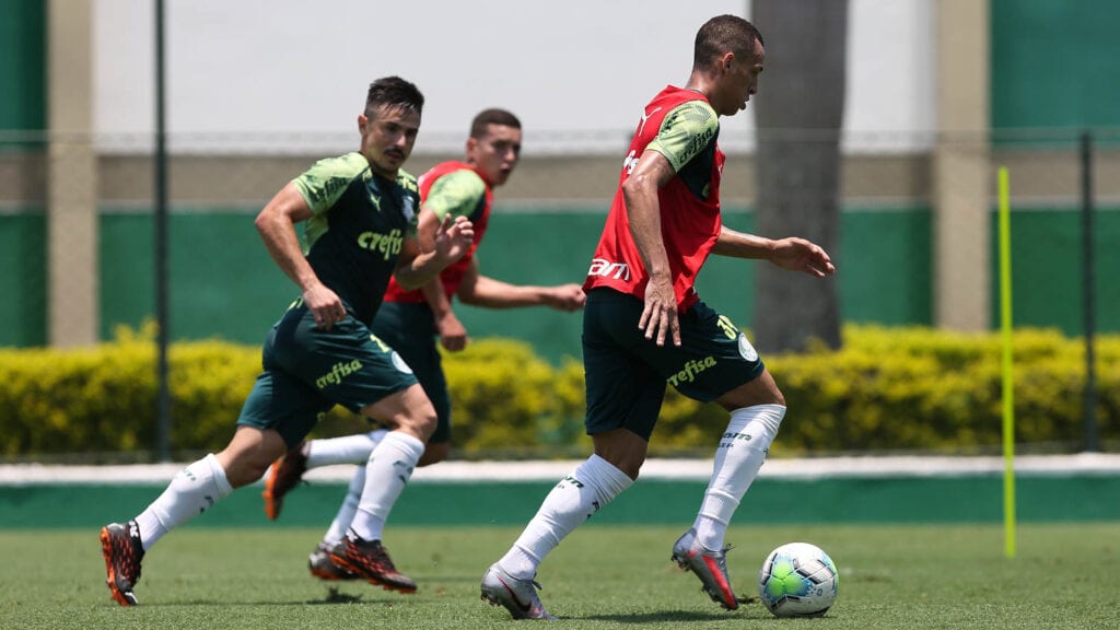 O jogador Breno Lopes, da SE Palmeiras, durante treinamento, na Academia de Futebol. (Foto: Cesar Greco)