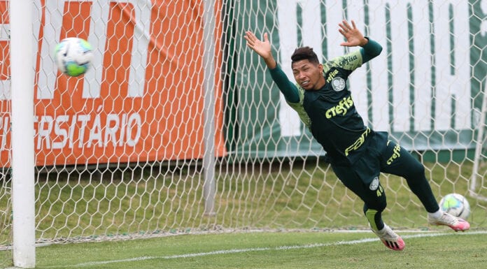 O jogador Rony, da SE Palmeiras, durante treinamento, na Academia de Futebol. (Foto: Cesar Greco)