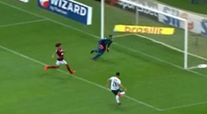 Willian, do Palmeiras, desperdiça grande chance contra o Flamengo