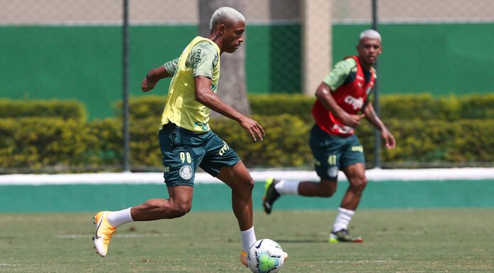 O jogador Danilo, da SE Palmeiras, durante treinamento, na Academia de Futebol. (Foto: Cesar Greco)