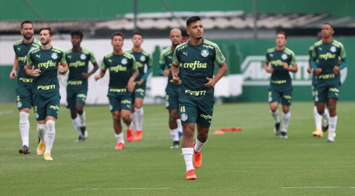 O jogador Gabriel Menino, da SE Palmeiras, durante treinamento, na Academia de Futebol. (Foto: Cesar Greco)