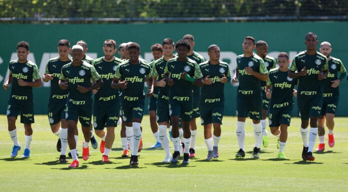 A equipe da SE Palmeiras, durante treinamento, na Academia de Futebol, em São Paulo-SP. (Foto: Fabio Menotti)