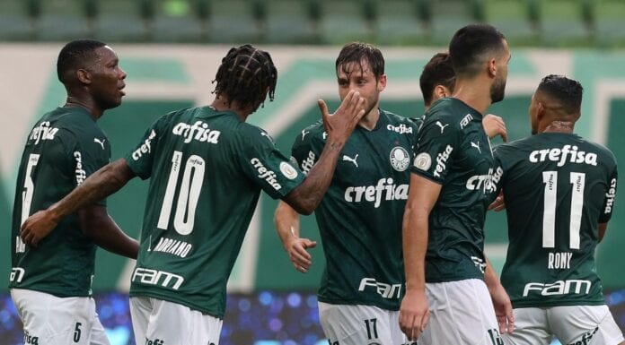 Matías Viña, do Palmeiras, comemora gol no Allianz Parque