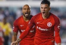 Vitor Cuesta marca gol pelo Internacional
