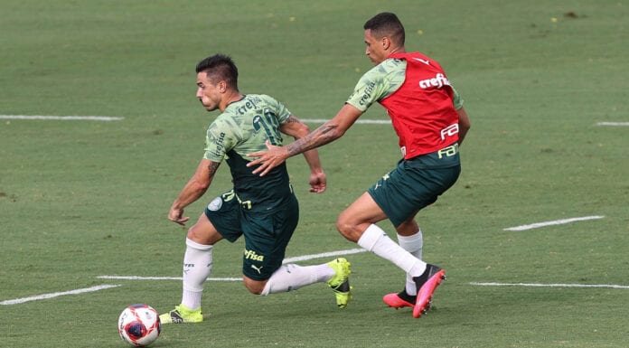 Os jogadores Willian e Henri (à direita) durante treinamento na Academia de Futebol (Foto: Cesar Greco/Palmeiras)
